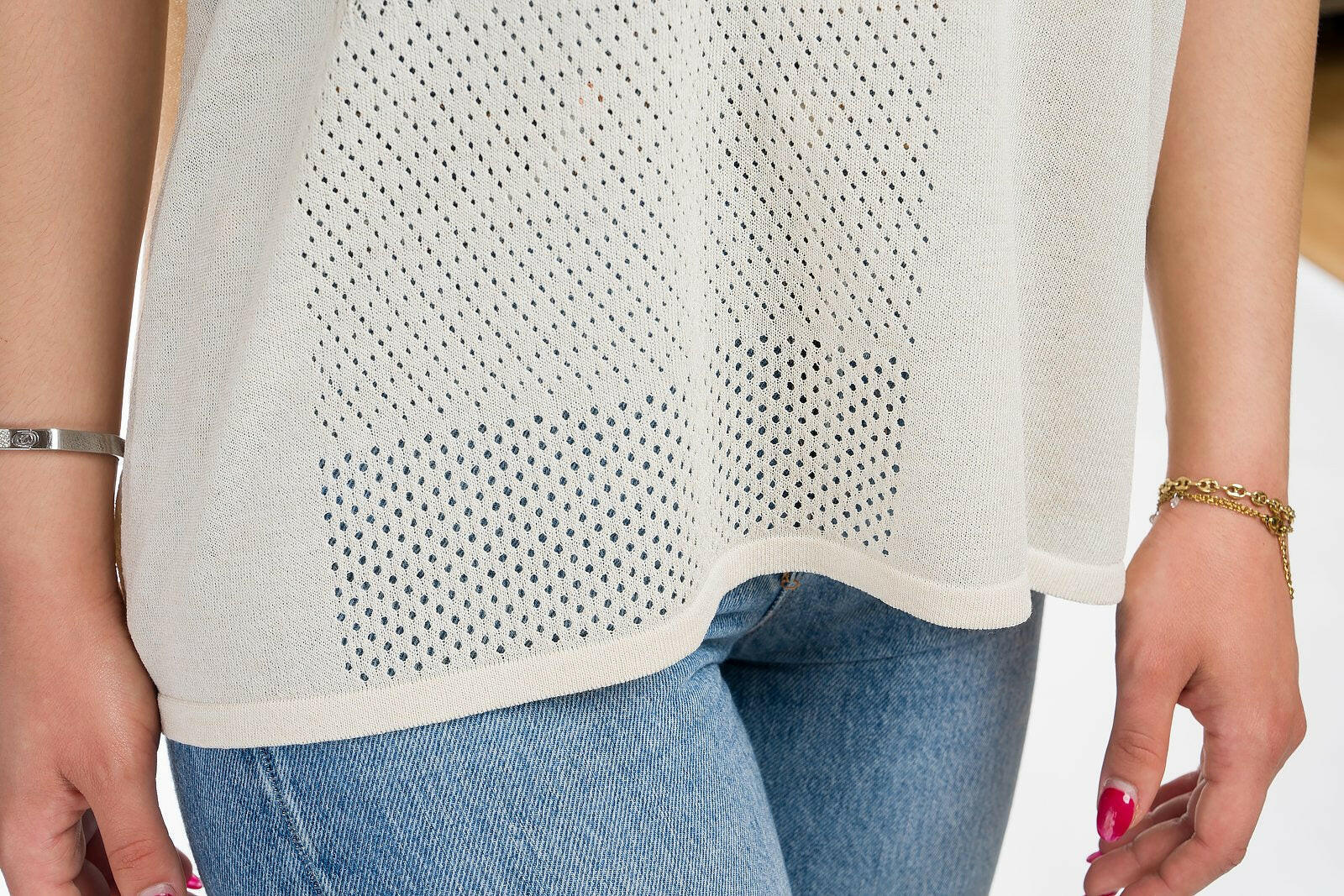 dettaglio maxi maglia leggera donna in viscosa color panna