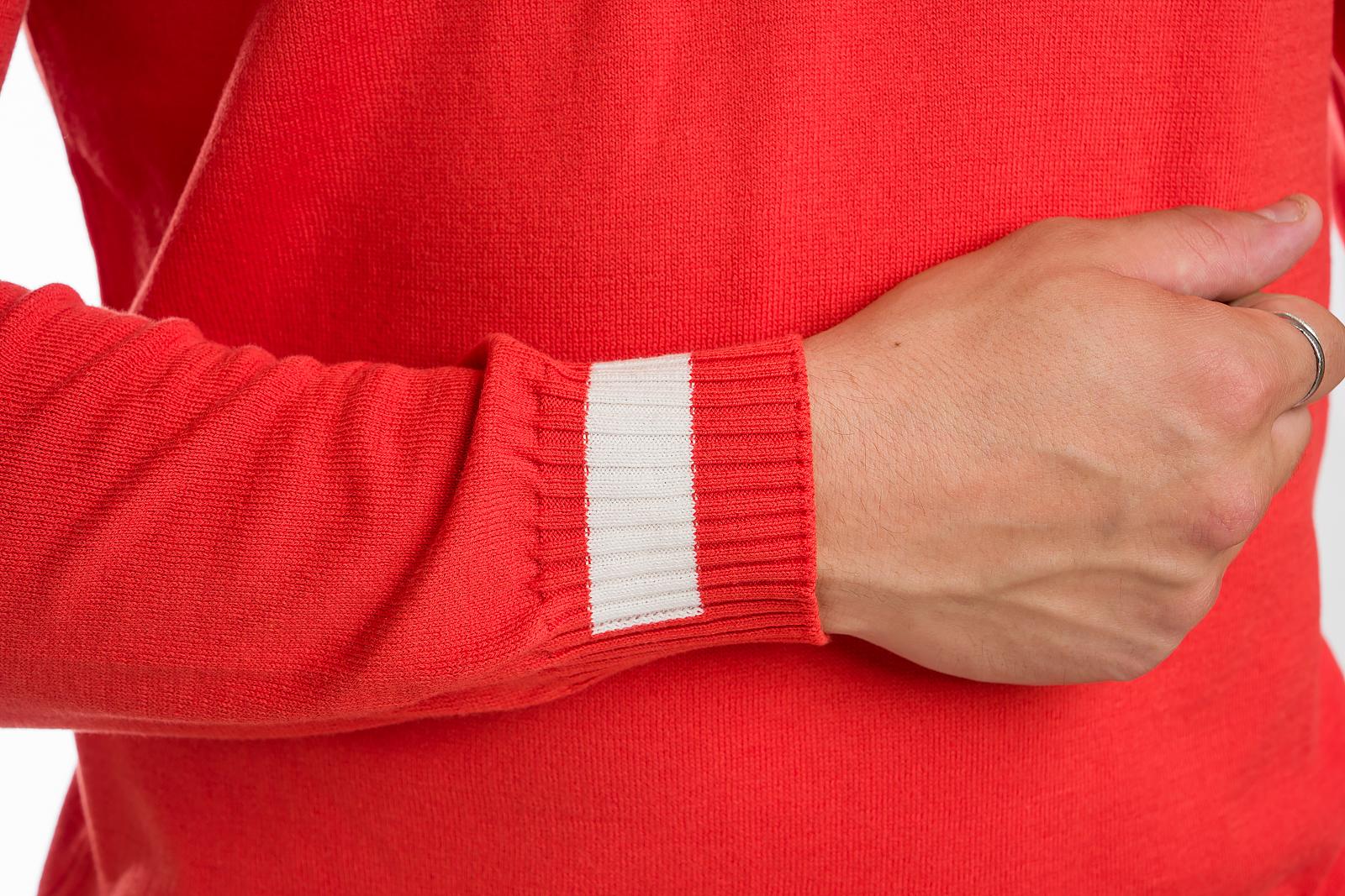 dettaglio polsino maglia uomo in cotone organico