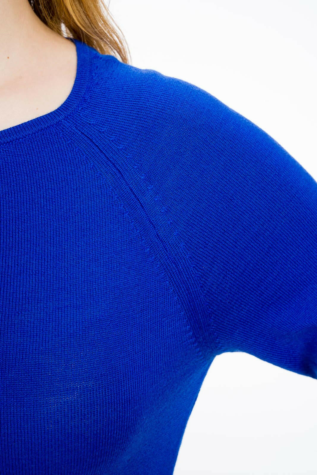 Maglia con scollo a barchetta blu elettrico