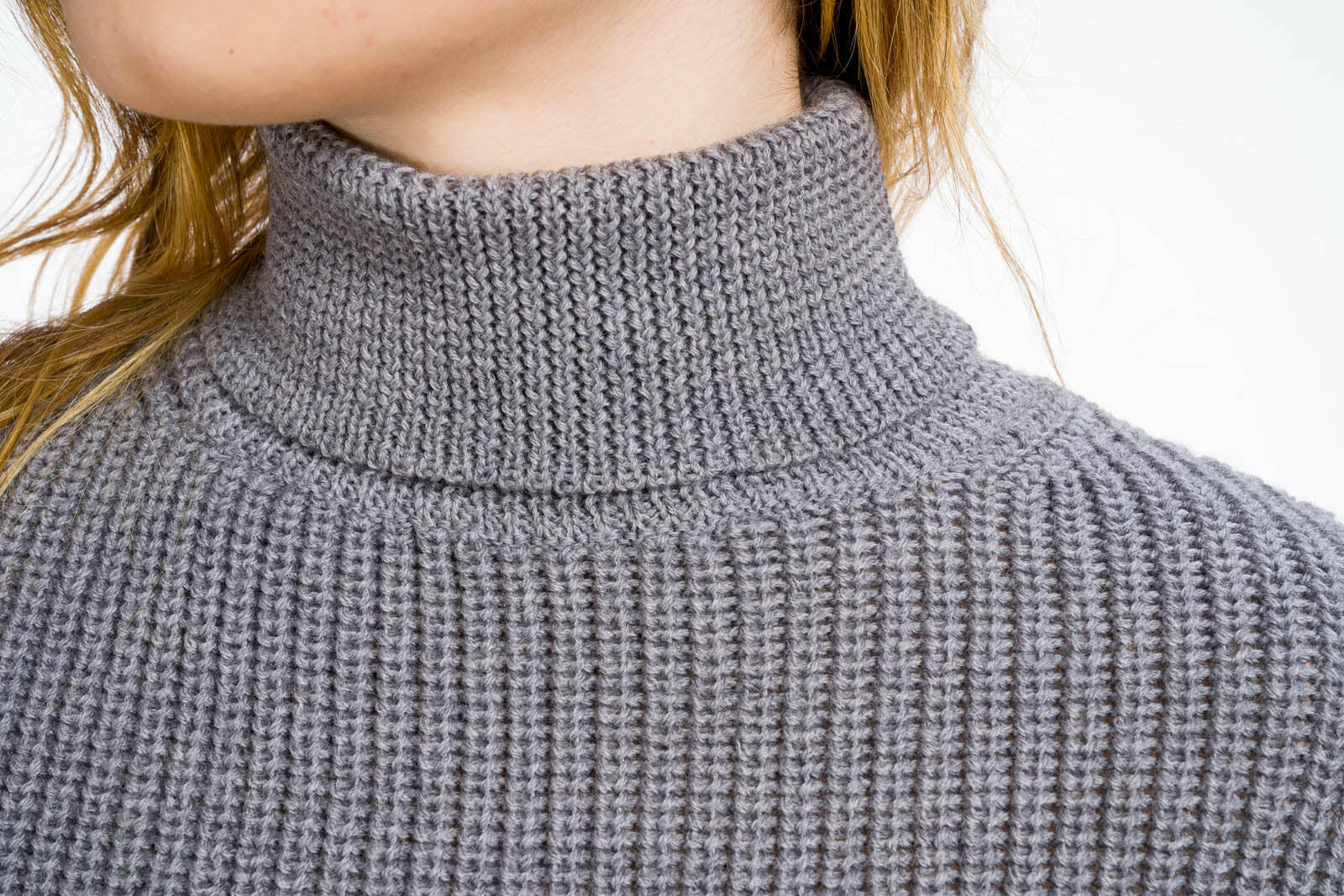 Maglione donna a collo alto grigio