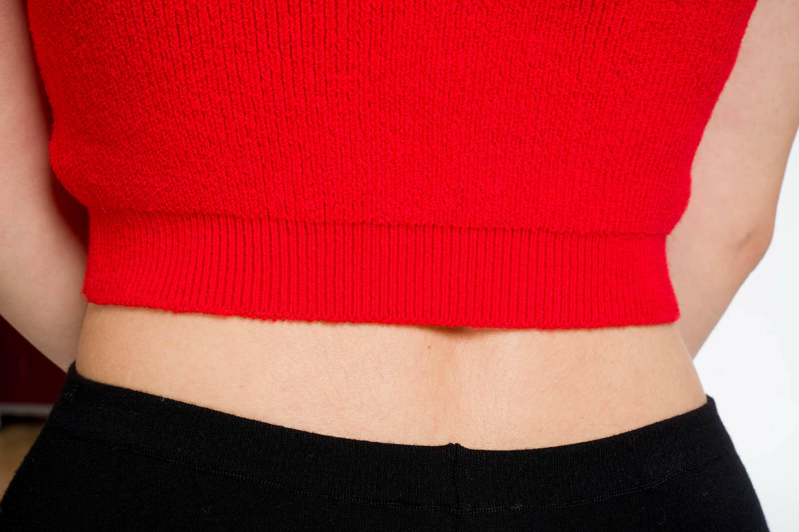 bordo del top in lana rosso