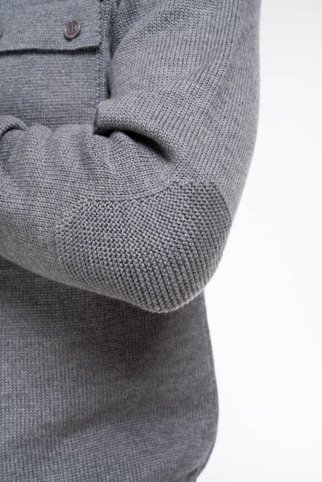 dettaglio gomito maglione stone